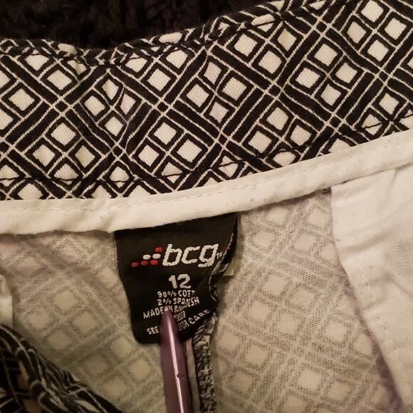 .BCG Women's pocket shorts. 2 front 2 back pockets. Size 12 - Picture 6 of 6